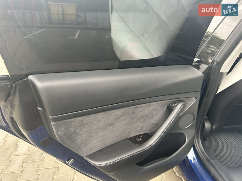 Седан Tesla Model 3 2021 в Фастові