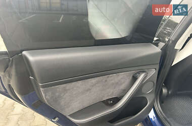 Седан Tesla Model 3 2021 в 