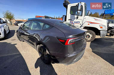 Седан Tesla Model 3 2024 в 