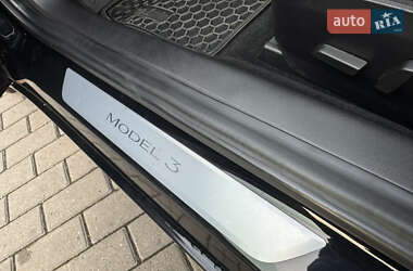 Седан Tesla Model 3 2019 в 