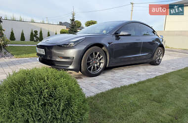Седан Tesla Model 3 2022 в 