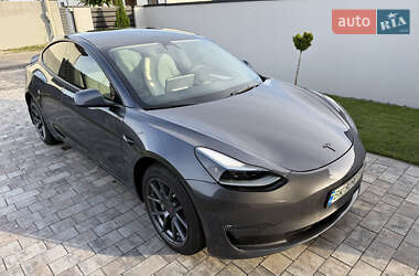 Седан Tesla Model 3 2022 в 