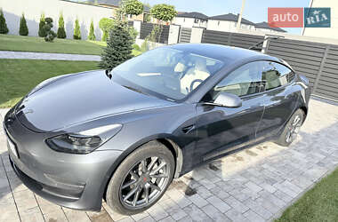 Седан Tesla Model 3 2022 в 
