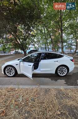 Седан Tesla Model 3 2021 в 