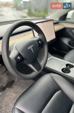 Седан Tesla Model 3 2021 в 