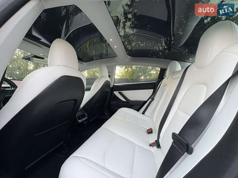 Седан Tesla Model 3 2018 в Луцьку