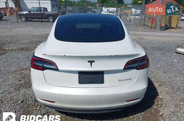 Седан Tesla Model 3 2021 в 