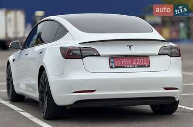 Седан Tesla Model 3 2021 в 