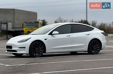 Седан Tesla Model 3 2021 в Ровно