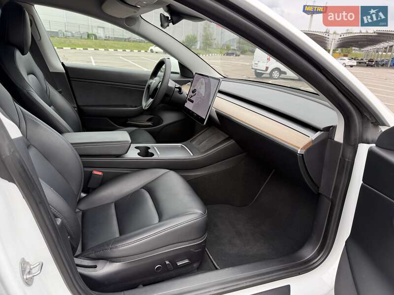 Седан Tesla Model 3 2021 в Рівному