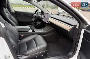 Седан Tesla Model 3 2021 в 