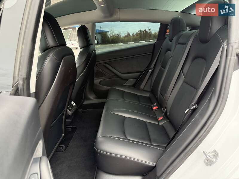 Седан Tesla Model 3 2021 в Рівному