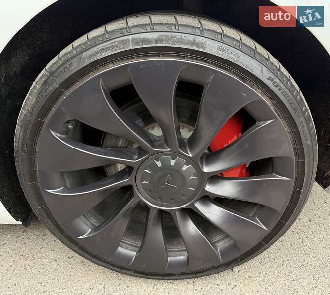 Седан Tesla Model 3 2021 в Рівному