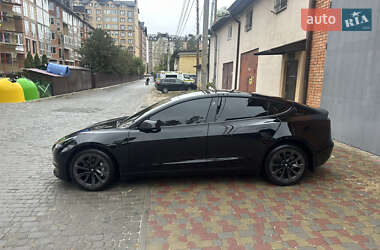 Седан Tesla Model 3 2022 в 