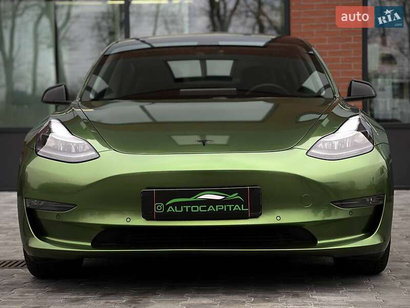 Седан Tesla Model 3 2021 в Киеве