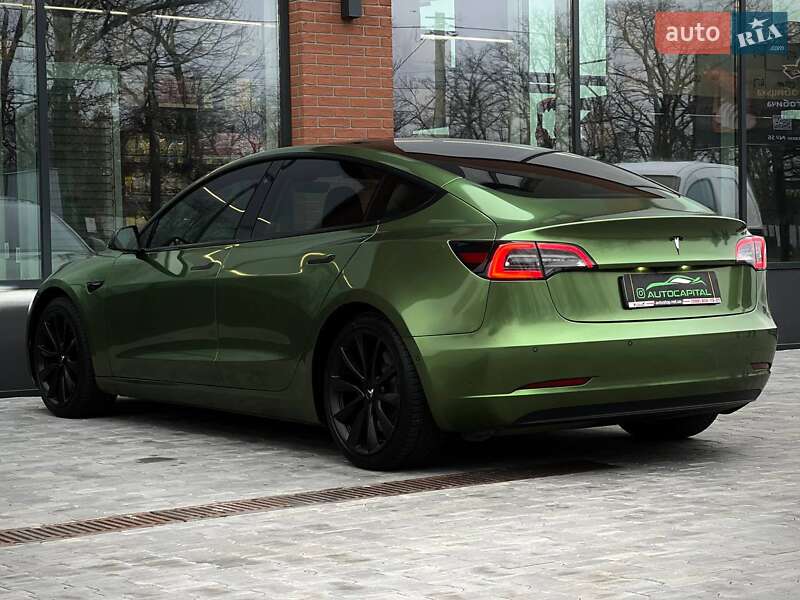 Седан Tesla Model 3 2021 в Киеве