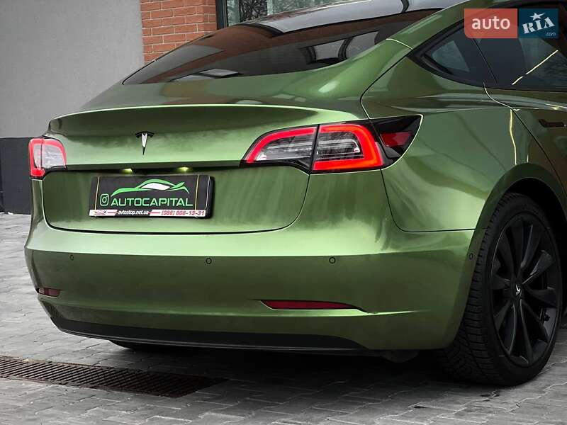 Седан Tesla Model 3 2021 в Киеве