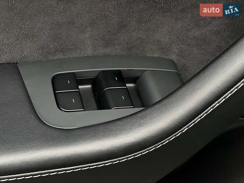 Седан Tesla Model 3 2021 в Киеве