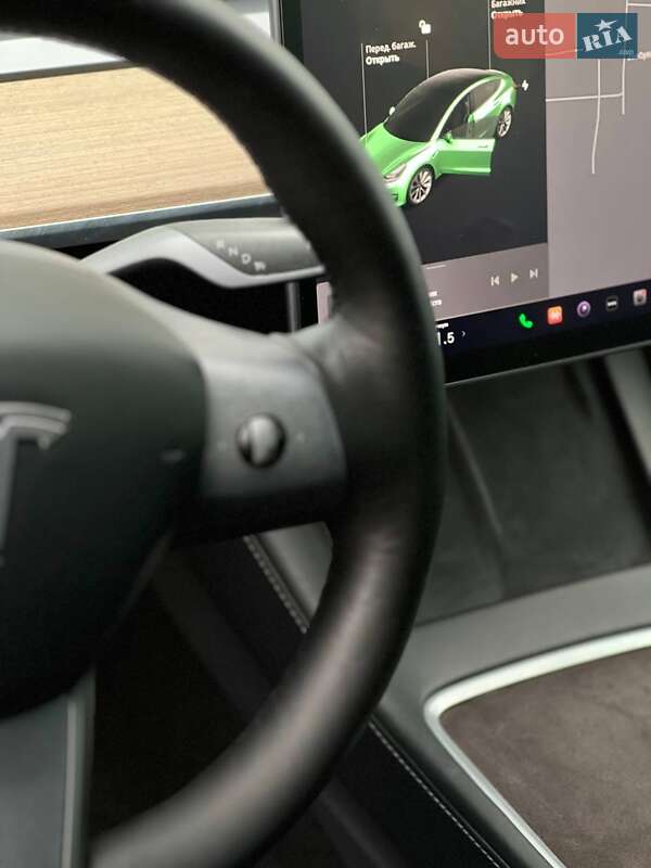 Седан Tesla Model 3 2021 в Киеве