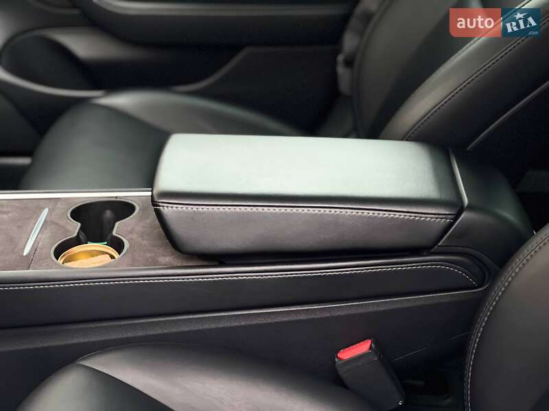 Седан Tesla Model 3 2021 в Киеве