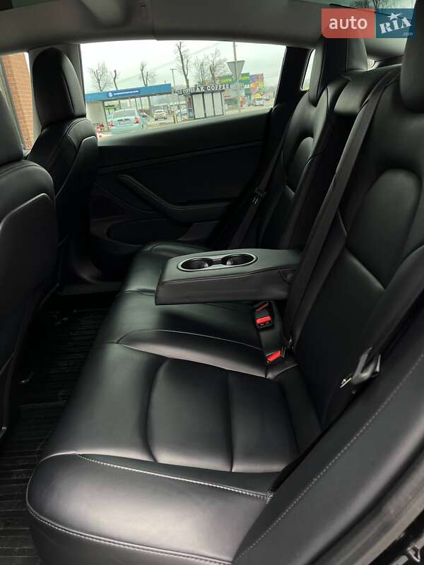 Седан Tesla Model 3 2021 в Киеве