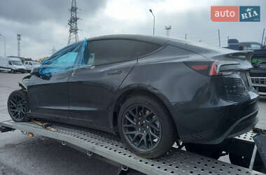 Седан Tesla Model 3 2024 в 