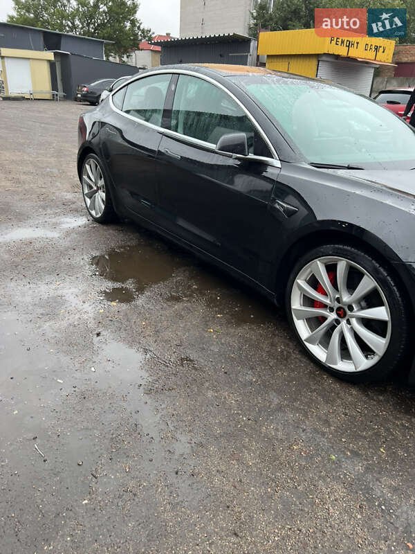 Седан Tesla Model 3 2018 в Черкассах