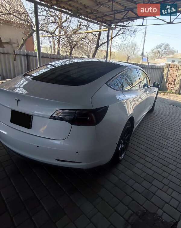 Седан Tesla Model 3 2023 в Ирпене