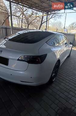Седан Tesla Model 3 2023 в 