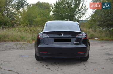 Седан Tesla Model 3 2021 в 