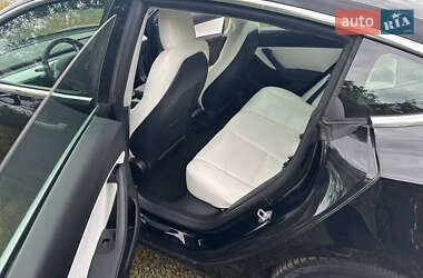 Седан Tesla Model 3 2020 в 