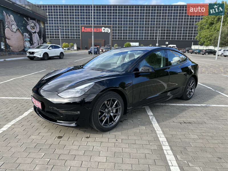 Седан Tesla Model 3 2022 в Луцке