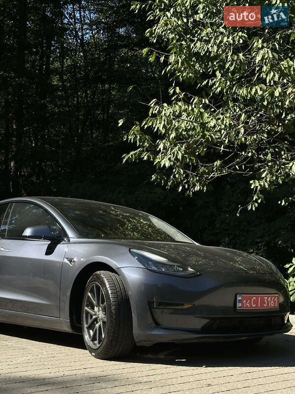 Tesla Model 3 2020