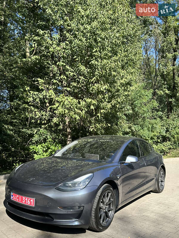Седан Tesla Model 3 2020 в Ужгороді