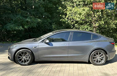 Седан Tesla Model 3 2020 в 