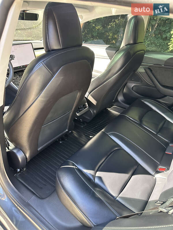 Седан Tesla Model 3 2020 в Ужгороді