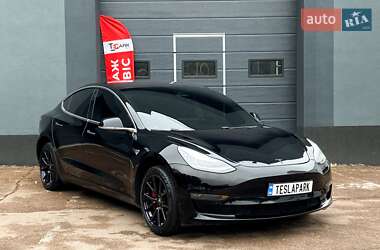 Седан Tesla Model 3 2020 в 