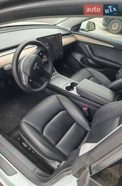 Седан Tesla Model 3 2023 в 