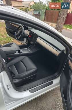 Седан Tesla Model 3 2023 в 