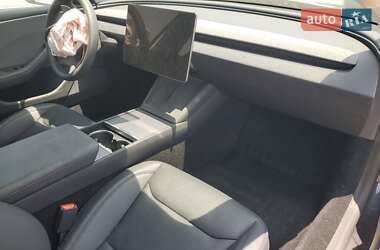 Седан Tesla Model 3 2025 в 
