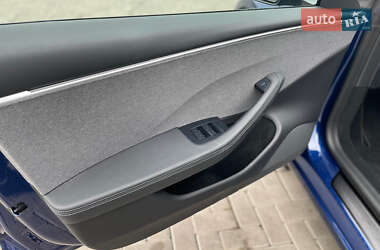Седан Tesla Model 3 2024 в 