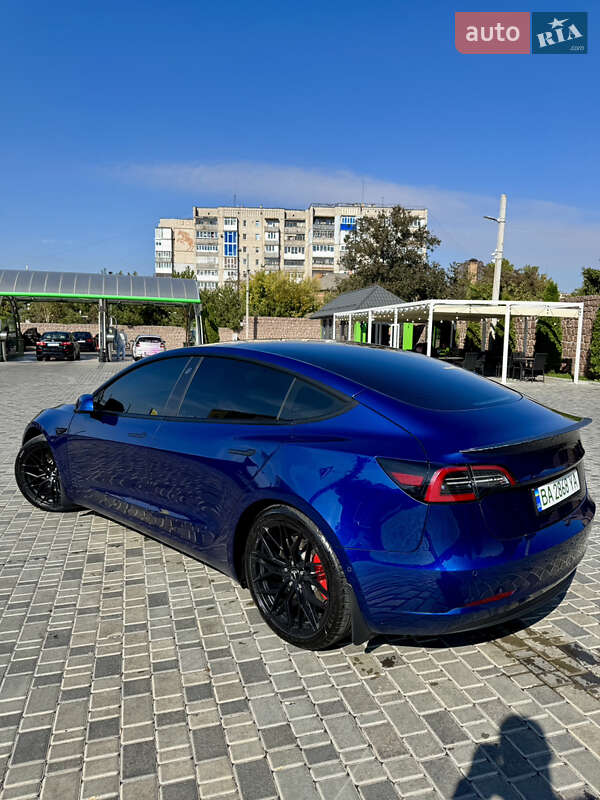 Седан Tesla Model 3 2022 в Кропивницькому