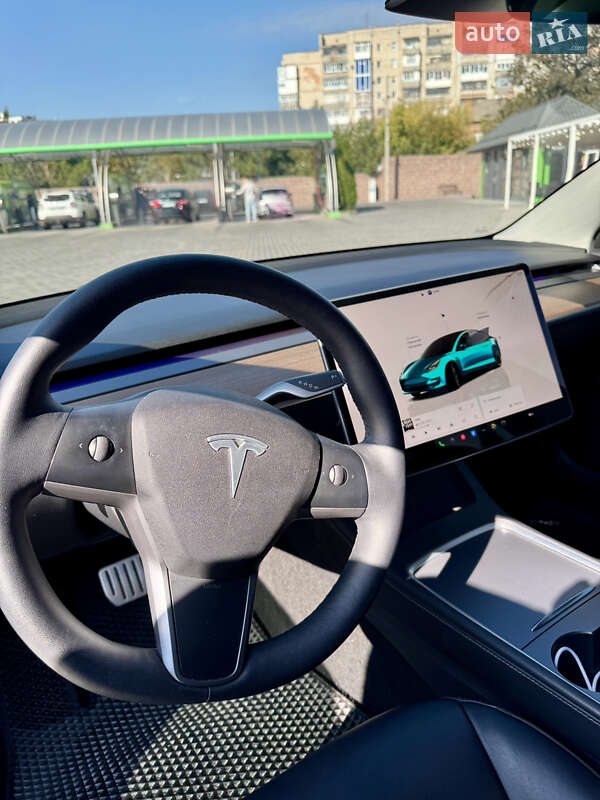 Седан Tesla Model 3 2022 в Кропивницькому