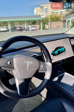 Седан Tesla Model 3 2022 в 