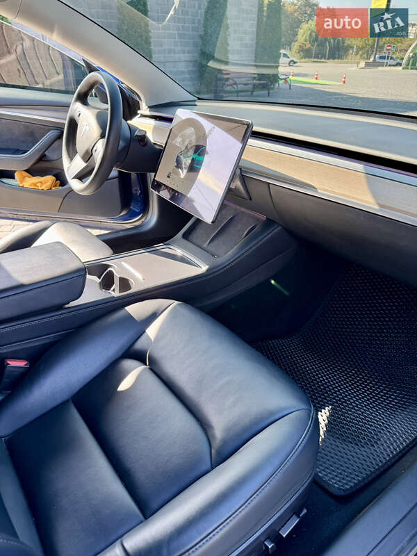 Седан Tesla Model 3 2022 в Кропивницькому
