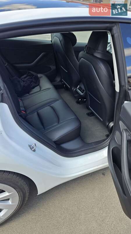 Седан Tesla Model 3 2023 в Києві