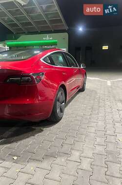 Седан Tesla Model 3 2020 в 
