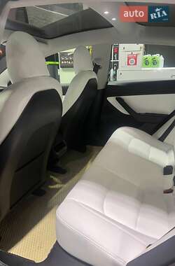 Седан Tesla Model 3 2020 в 