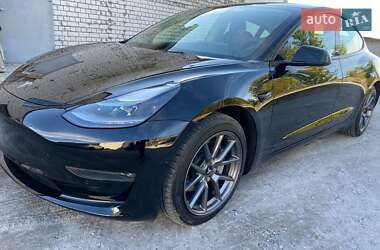 Седан Tesla Model 3 2022 в 