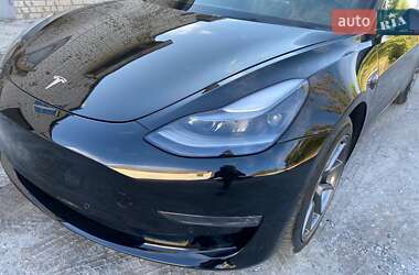 Седан Tesla Model 3 2022 в 